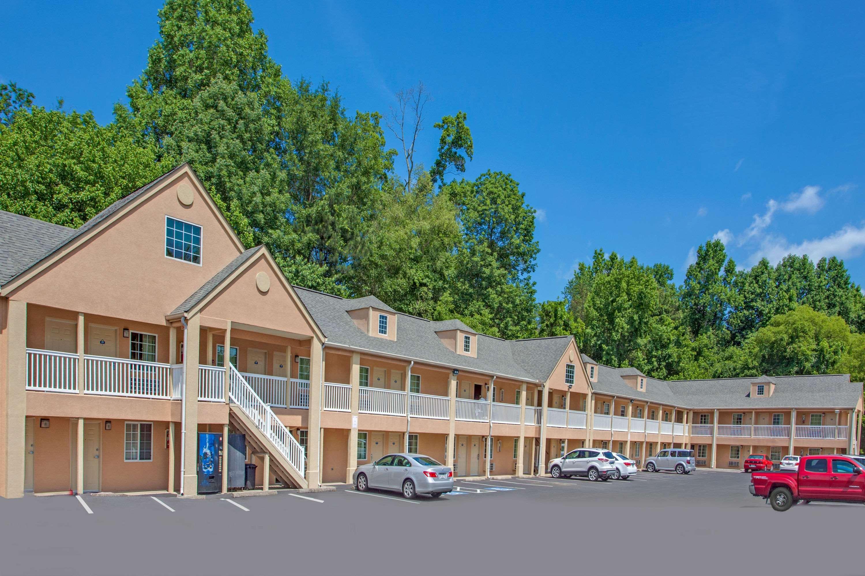 Days Inn By Wyndham Canton Bagian luar foto